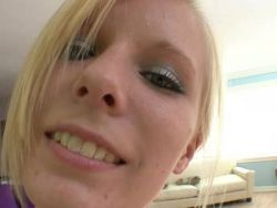 Reifer Kerl fickt fickgeiles Teen in Pussy