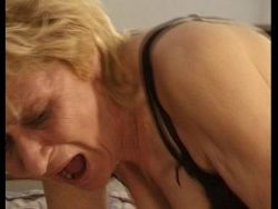 Versaute GILF steht auf fickrige Zauberstäbe